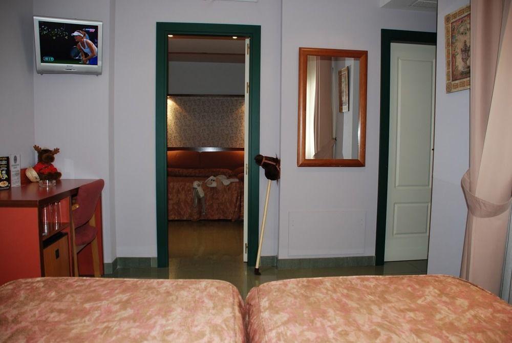 Hotel Jardin De Аранхес Екстериор снимка